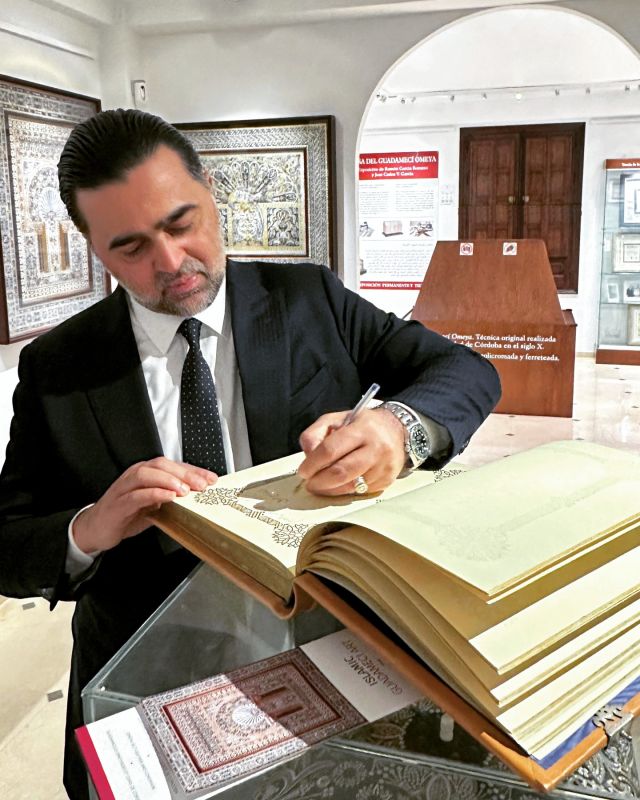 Amazing visit of the Ambassador of the State of Libya, Walid Bashir Buadalla, Mashallah.
#guadameciart #islamicguadameciart #cordobaespaña #museo #museoguadameciomeya #artgallery #art #artwork #culture #tourism #islam